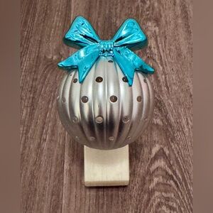Silver and Blue Holiday Ornament Wallflower Plug Bath @ Body Works Slatkin
